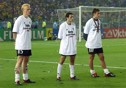 Các cầu thủ Leverkusen sau đó còn giành ngôi á quân World Cup 2002 cùng ĐT Đức