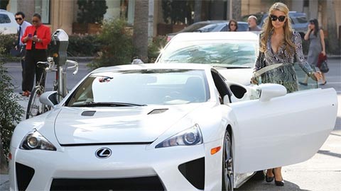 Paris Hilton rao bán siêu xe Lexus LFA 2012 với giá 'không thể tin nổi'
