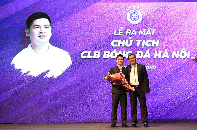 Hà Nội FC ra mắt tân Chủ tịch Đỗ Vinh Quang trong buổi lễ xuất quân mùa giải 2020 - Ảnh: PT