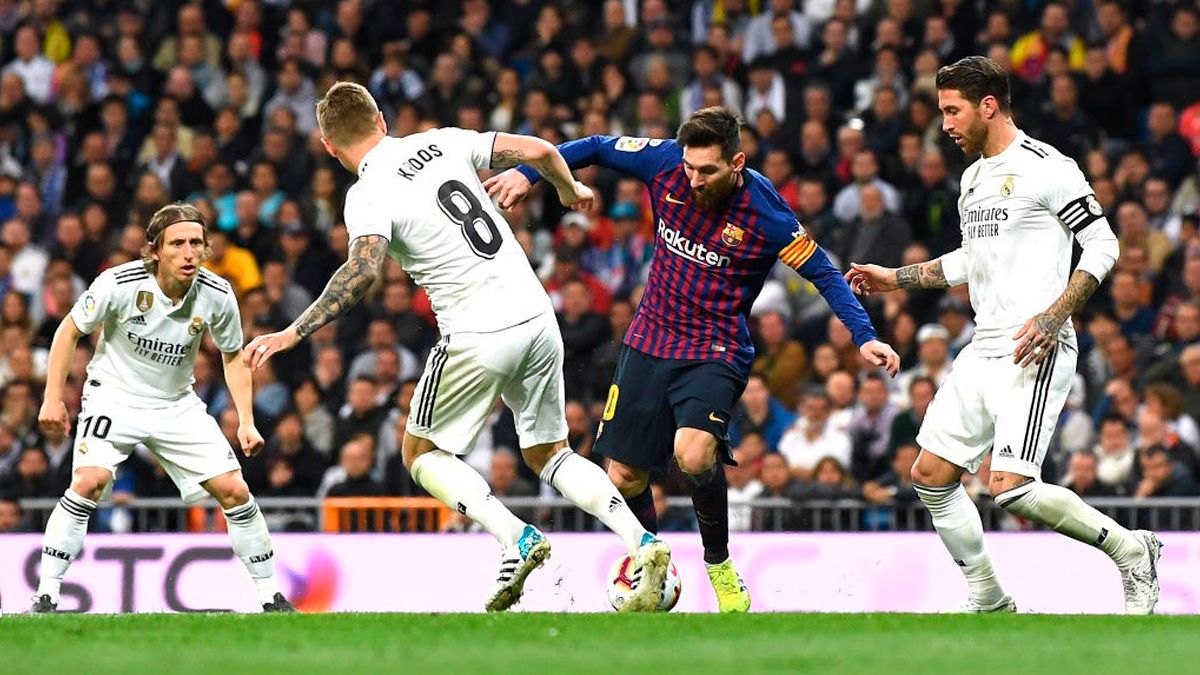 Cả Barca lẫn Real Madrid đều đang gặp vô vàn vấn đề