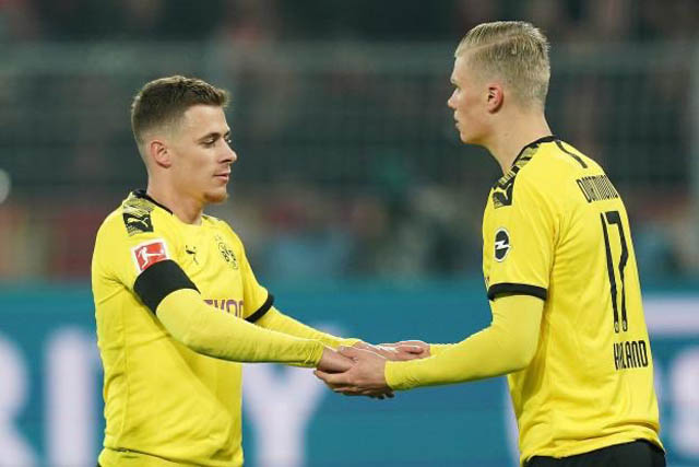Dortmund giành chiến thắng khó khăn trước Freiburg