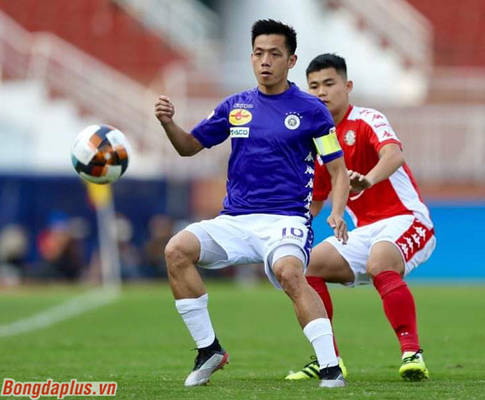 Đến phút 30, Văn Quyết kiến tạo để Hà Nội FC có bàn gỡ hòa 1-1 