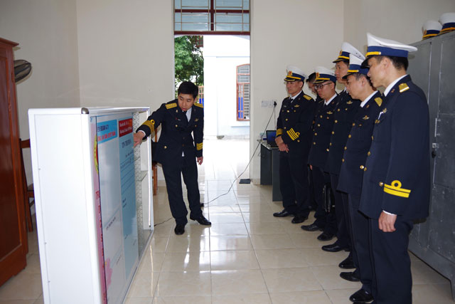 Mô hình Bảng tin – Tủ sách đại đội của Đại úy Phạm Viết Trung, Chính trị viên phó, Tiểu đoàn 471