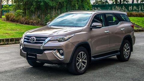 Toyota Fortuner, Altis giám giá 'khủng' tại đại lý, đấu Ford Everest, Mazda 3