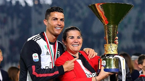 Ronaldo cập nhật tình sức khỏe của mẹ sau đột quỵ
