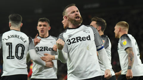 Rooney ăn mừng trong màu áo Derby County