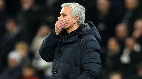 Mourinho bênh vực Dier, nhưng chính ông đang lấp liếm khủng hoảng của Tottenham?
