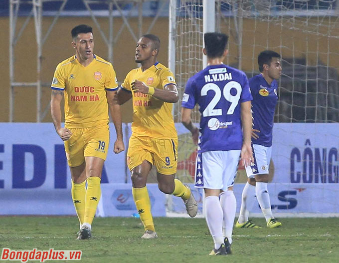 Merlo đóng góp 1 bàn thắng cùng 1 đường kiến tạo. Nhưng DNH Nam Định vẫn không thể cản được Hà Nội FC 