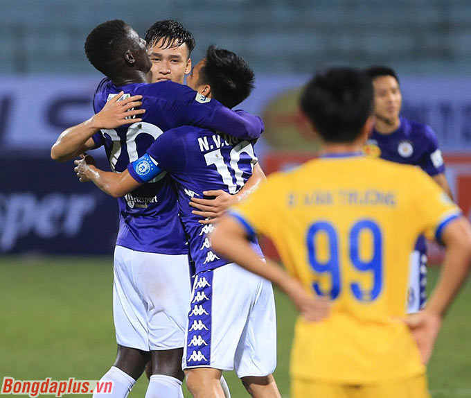 Hà Nội FC của Việt Anh cũng thắng chung cuộc DNH Nam Định với tỷ số 4-2 