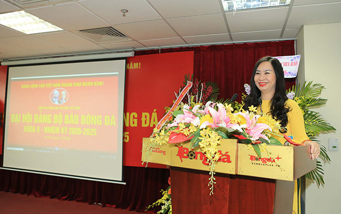 Đồng chí Thạc Thị Thanh Thảo đã đọc Báo cáo chính trị của Đảng bộ báo Bóng đá cũng như Bản Tự kiểm điểm của BCH Đảng ủy báo Bóng đá
