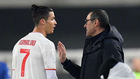 Sarri gợi ý Juventus tặng quà cho Ronaldo