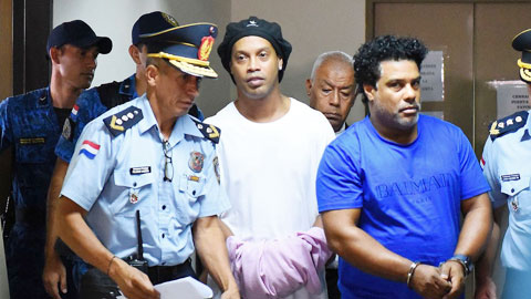 Ronaldinho sẽ bị truy tố vì dùng hộ chiếu giả