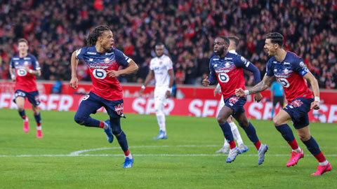 Remy (bìa trái) ăn mừng bàn thắng vào lưới đội bóng cũ Lyon