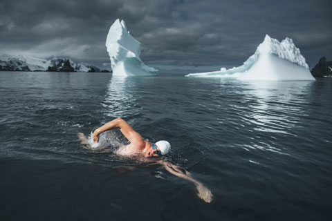 Lewis Pugh bơi ở  “dòng sông băng Nam Cực”