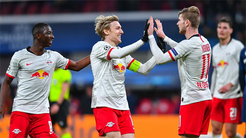Niềm vui chiến thắng của các cầu thủ Leipzig sau khi vượt qua Tottenham để vào tứ kết Champions League 2019/20