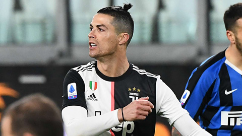 Lo sợ COVID-19, Ronaldo trốn tập bỏ về Bồ Đào Nha