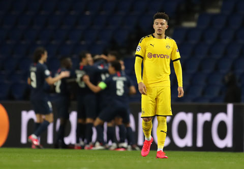 Sancho thẫn thờ rời sân khi Dortmund của anh thất bại thảm hại trước PSG