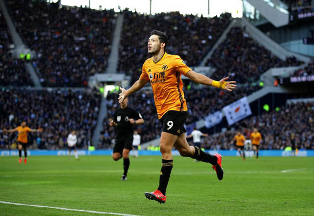 Raul Jimenez đang là một trong những chân sút nguy hiểm ở Ngoại hạng Anh vào thời điểm này