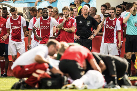 Cả đội Ajax sững sờ trước ca đột quỵ của Nouri