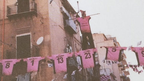 Áo đấu của Palermo được treo khắp phố