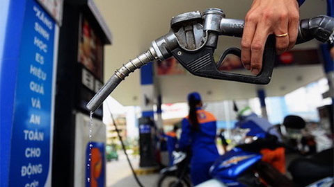 Giá xăng, dầu giảm mạnh về sát mốc 16.000 đồng/lít
