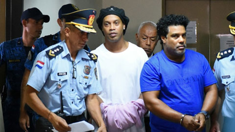 Thẩm phán bác đề nghị bảo lãnh trị giá 1,6 triệu euro, Ronaldinho tiếp tục ngồi tù