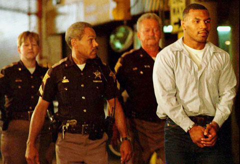 Mike Tyson ngồi tù 6 năm vì tội hiếp dâm