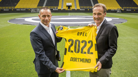 15 năm làm GĐĐH, Watzke (phải) đã đưa Dortmund từ CLB sắp phá sản thành thế lực hàng đầu châu Âu