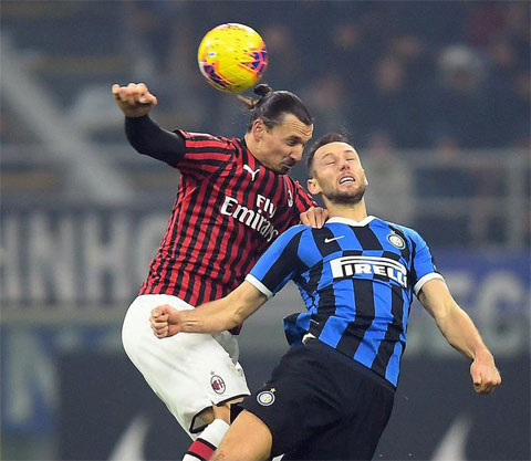 Khả năng tấn công yếu kém khiến Milan ít có bàn thắng bằng đầu