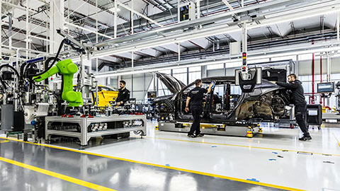 Lamborghini bất ngờ đóng cửa nhà máy tại Italia
