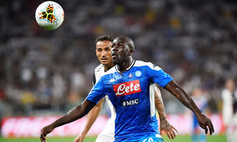 Kalidou Koulibaly của Napoli đang được PSG theo đuổi sát sao