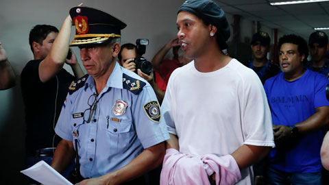 Ronaldinho & tuổi 40 của tù nhân 194