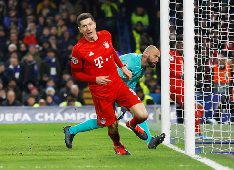 Lewandowski (áo sẫm) là chân sút không thể thiếu trong đội hình Bayern