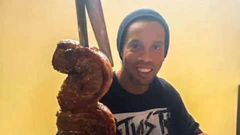 Bạn tù mở tiệc BBQ đãi Ronaldinho nhân dịp sinh nhật thứ 40