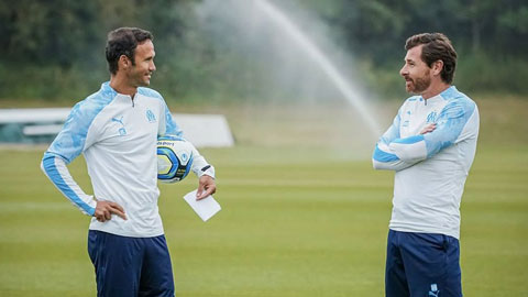 Carvalho (trái) và Villas-Boas đang phối hợp ăn ý để mang về thành công cho Marseille