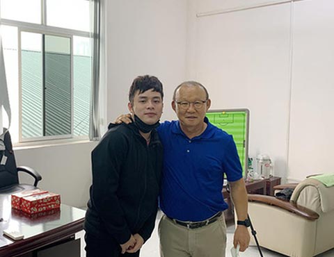 HLV Park Hang Seo nhờ người trợ lý ngôn ngữ dậy tiếng Việt cho mình