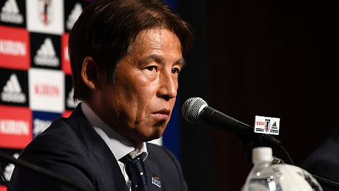 HLV Akira Nishino vỡ kế hoạch "đi đêm" ở Thái Lan HLV Akira Nishino vỡ kế hoạch "đi đêm" ở Thái Lan