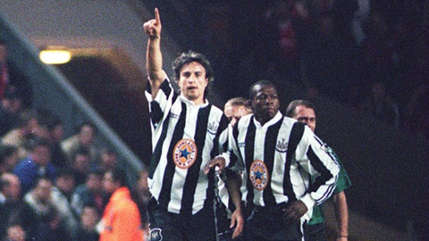 Newcastle từng bỏ xa đội thứ nhì đến 12 điểm ở Premier League 1995/96 nhưng rốt cuộc vẫn chỉ là á quân