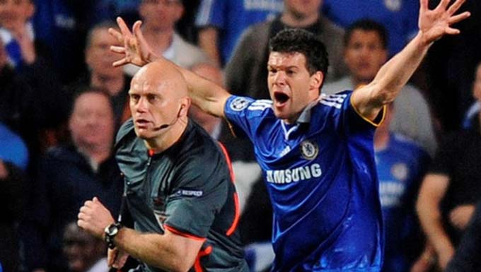 Tại Chelsea, Ballack tiếp tục vô duyên với chiếc cúp Champions League