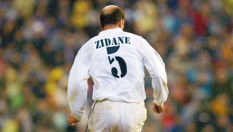 Zidane đã dùng tài năng của mình để làm thần thánh một số áo đấu