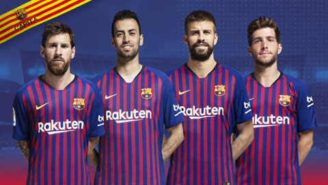 Ban cán sự của Barca gồm đội trưởng Messi và các đội phó Busquet, Pique, S.Roberto (từ trái sang) đi đầu trong việc chấp nhận giảm lương