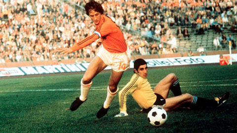 Năm 2008, Cruyff từng kể ông và vợ từng bị bắt cóc và bị kê súng vào đầu 1 năm trước khi World Cup 1978 diễn ra