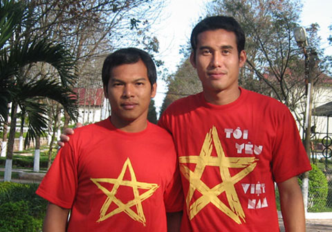 Đoàn Văn Nirut và Đoàn Văn Sakda (trái) nhập quốc tịch Việt Nam khi đều đang khoác áo HAGL	Ảnh: ĐỨC CƯỜNG