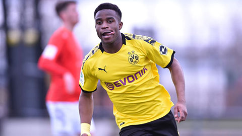 Bundesliga sửa luật để thần đồng 15 tuổi của Dortmund có thể thi đấu