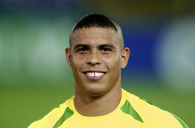 Kiểu đầu của Ronaldo béo khiến anh nổi bật nhất trận chung kết World Cup 2002 nhưng cũng đã bị cắt phăng ngay sau đó