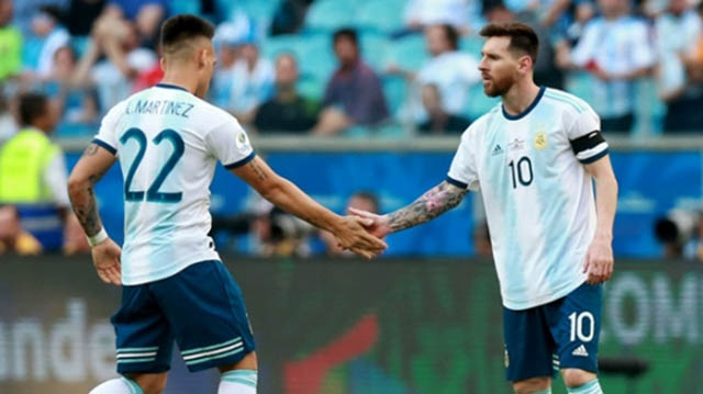 Martinez khó lòng "xin" được số 10 của Messi tại Barca