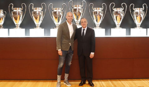 Trong 2 nhiệm kỳ của chủ tịch Perez, Zidane gặt hái vinh quang cả trong vai trò cầu thủ lẫn HLV Real Madrid