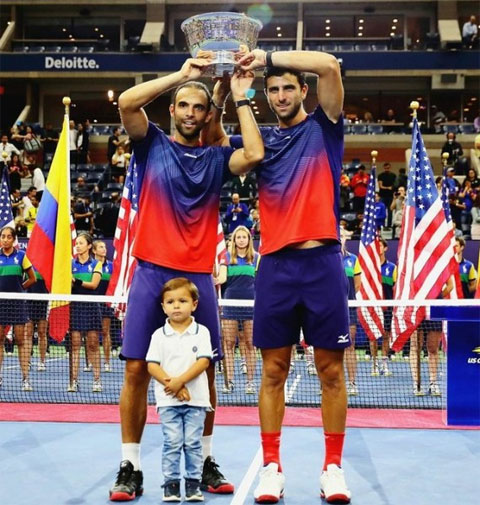 Robert Farah (phải) ăn mừng chức vô địch US Open 2019 đôi nam cùng Juan Sebastian Cabal