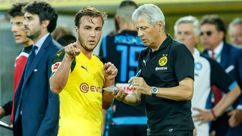 Mario Goetze (áo sáng) không còn chỗ đứng ở Dortmund và hợp đồng của anh sẽ hết hạn vào cuối mùa này