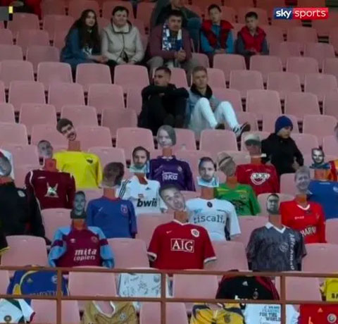Hình ảnh thú vị trên khán đài sân của Dynamo Brest